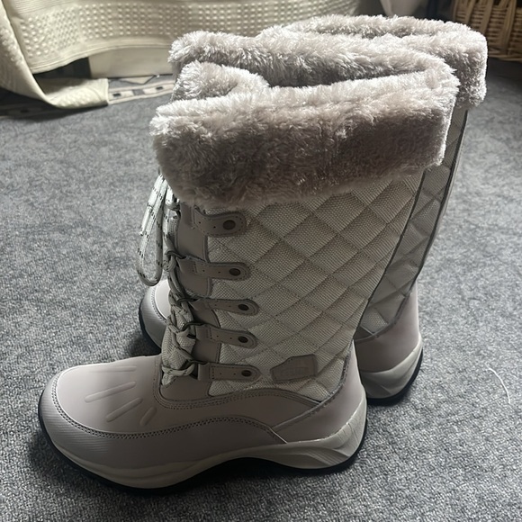 Pacific Mountain Shoes - Pacific Mountain Women's Water Resistant Winter Dove Snow Boots Size 7 1/2